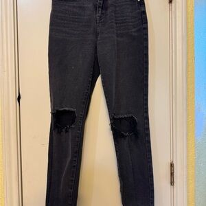 Hi rise jeans with holes